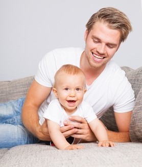 Questa volta il laboratorio lo fa con il suo papà