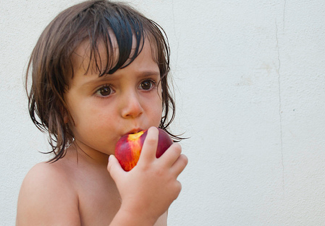 Il pediatra: più sani e meno rischio di infezioni per i bimbi vegetariani