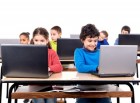 bambini al computer scuola