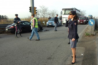 "Ogni multa che facciamo per noi è un fallimento". Caterina Luperto sul luogo di un incidente (foto di Massimo Argnani) 