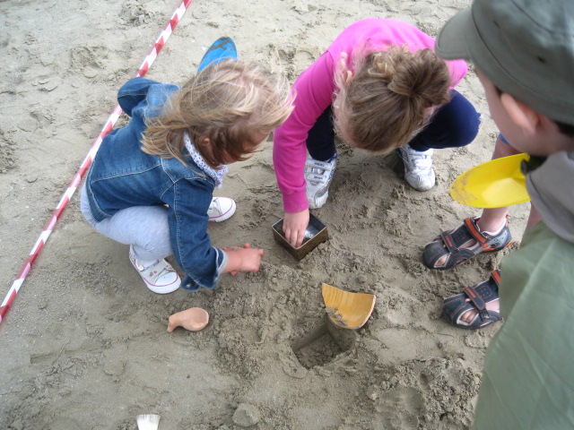 Reperti romani in spiaggia: i baby archeologi crescono 