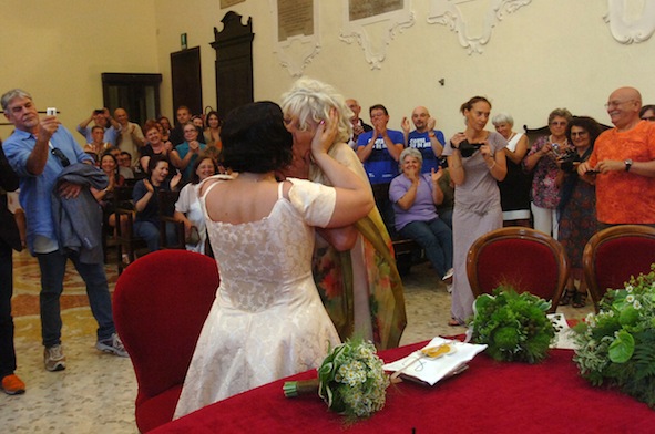 Unioni gay: in attesa della legge a Ravenna ci si sposa. Il video del sì di Barbara e Carla