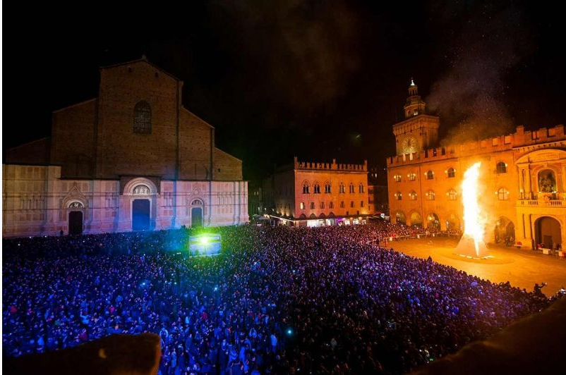 Capodanno Bologna, no ai big in piazza Maggiore